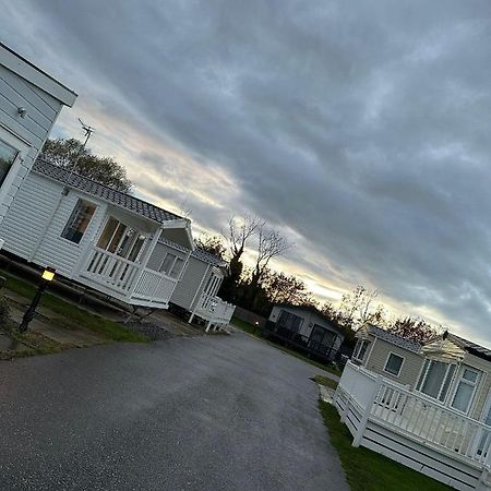 Luxurious 6 Berth Swift Bordeaux On Lyons Robin Hood Rhyl Villa Meliden Exterior photo